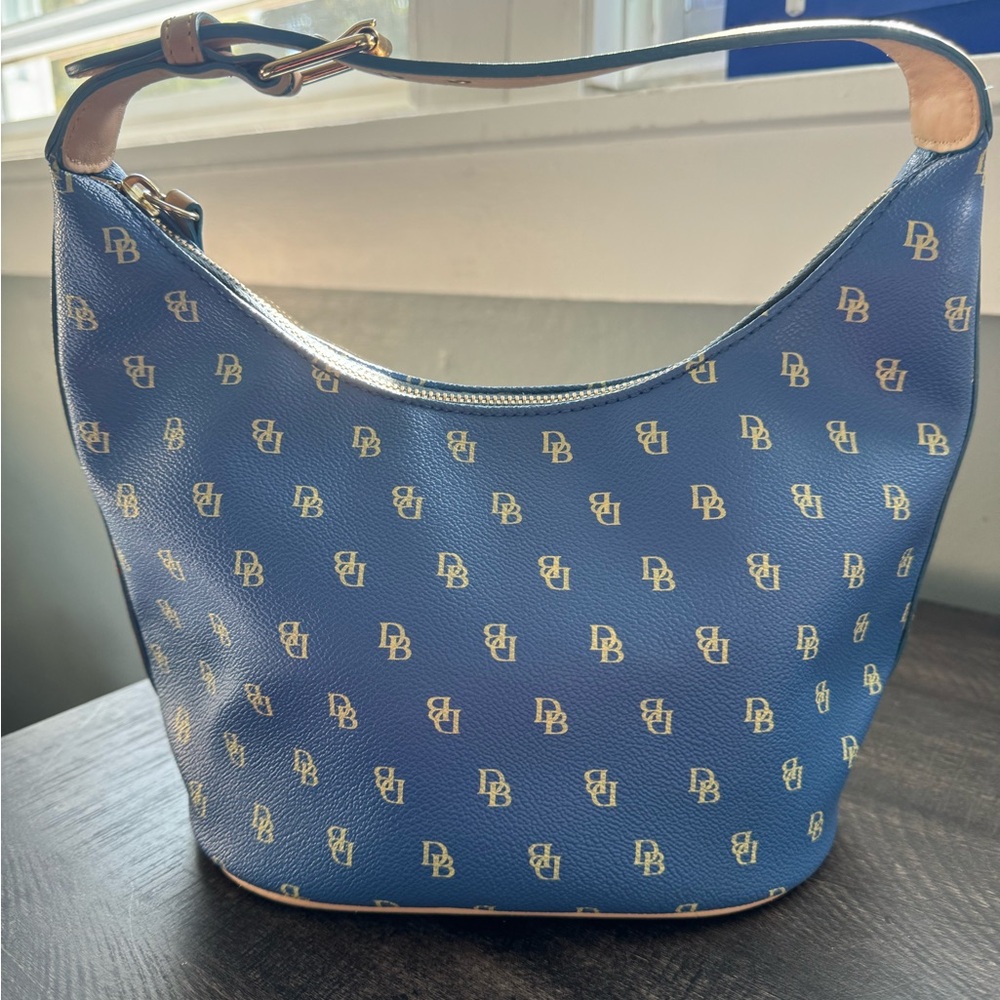 Dooney and Bourke Bucket Bag LIKE NEW